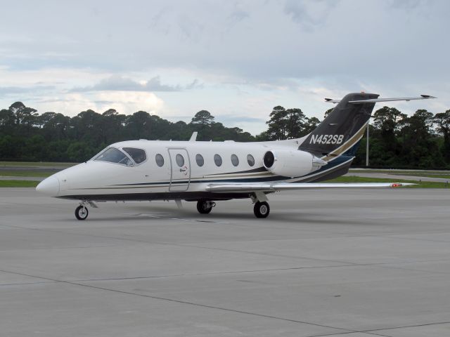 Beechcraft Beechjet (N452SB) - Taxiing in after landing runway 22.