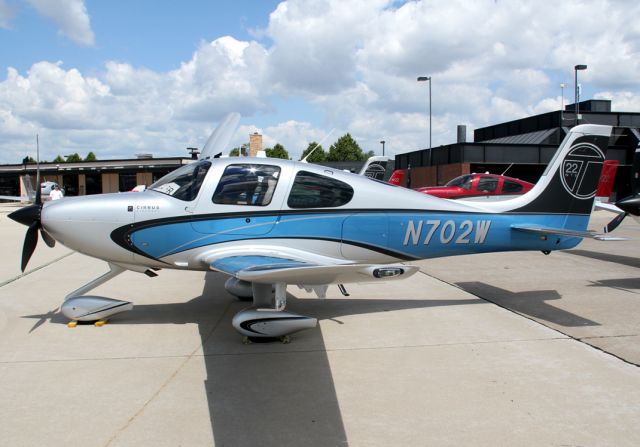 Cirrus SR-22 (N702W)