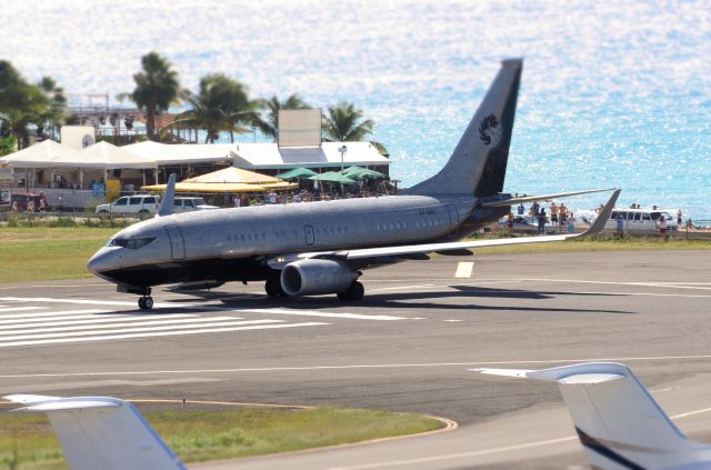 Boeing 737-700 (VP-BRT)