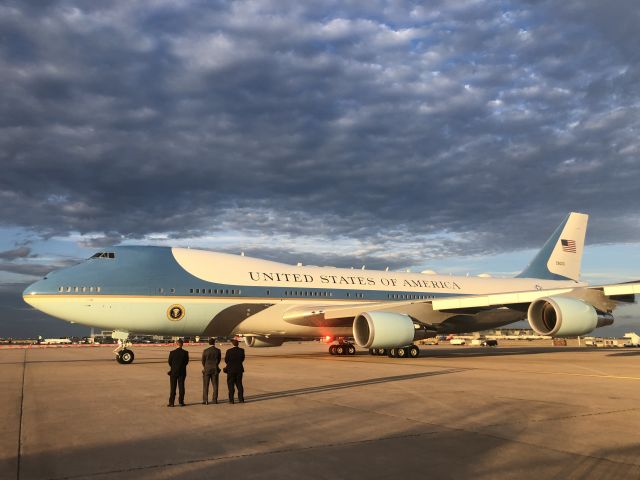 N29000 — - 20 NOV 2019 POTUS visit to Apple.