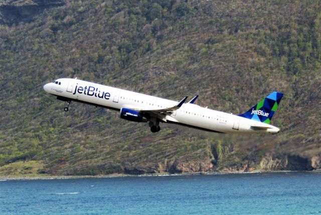 Airbus A321 (N980JT)
