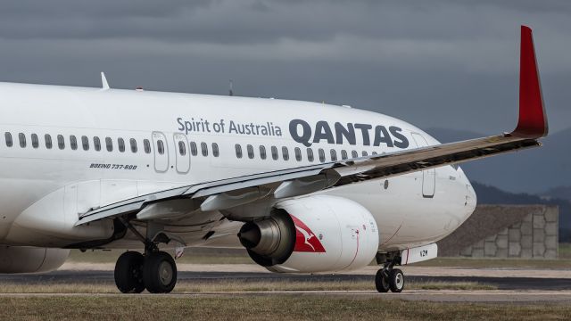 Boeing 737-800 (VH-VZM) - QFA, B738, approaching runway 19 at YBTL.