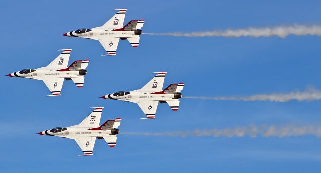 Lockheed F-16 Fighting Falcon — - The USAFs Thunderbirds in action. Aviation Nation 2017.