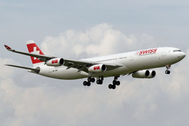 Airbus A340-300 (HB-JMB)