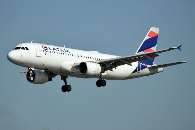 Airbus A320 (PR-MHX)