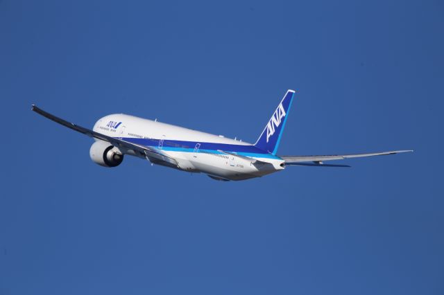 BOEING 777-300ER (JA733A)