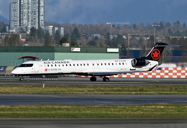 Canadair Regional Jet CRJ-900 (C-GJZV)