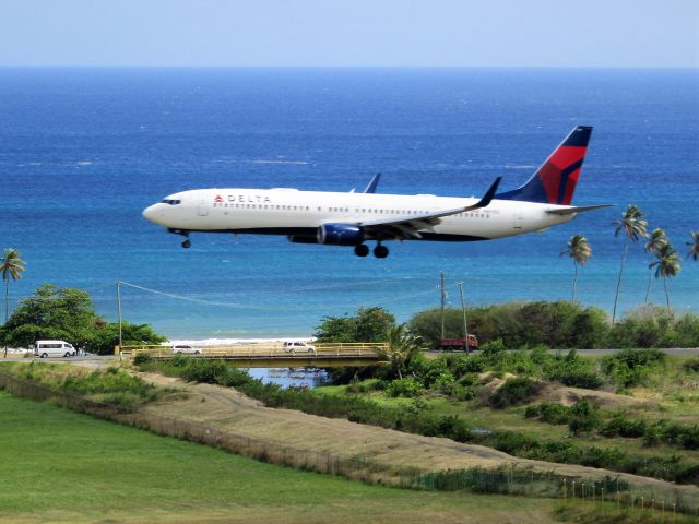 Boeing 737-900 (N811DZ)