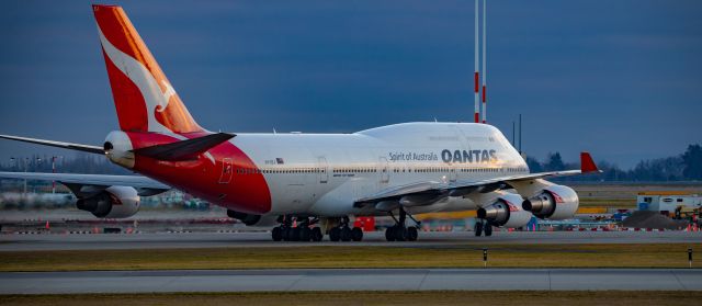 Boeing 747-400 (VH-OEJ) - Qantas Boeing 747-438(ER) shortly after arrival at YVR from SYD for it's final seasonal flight for our winter.