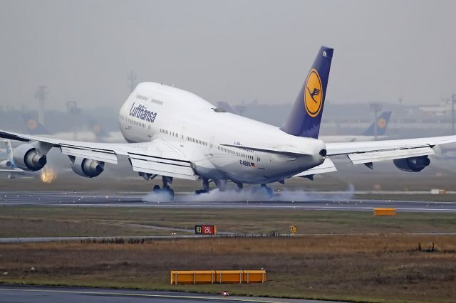 Boeing 747-400 (D-ABVN) - bad weather spotten