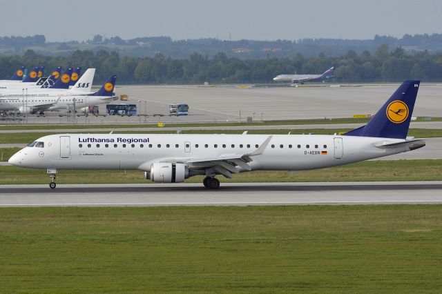 Embraer ERJ-190 (D-AEBN)