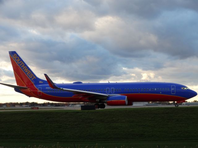 Boeing 737-800 (N8604K)