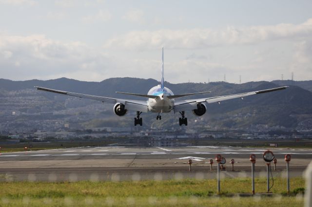 Boeing 777-200 (JA708A) - April 15th 2018:OKA-ITM.