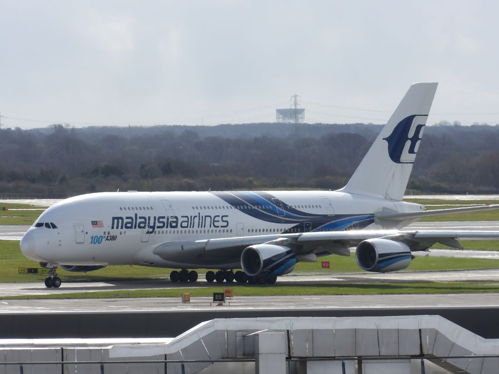 Airbus A380-800 (9M-MNF)