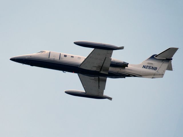 Learjet 25 (N25NB) - A 1980 model Lear 25 (cn 326). Still very hot...