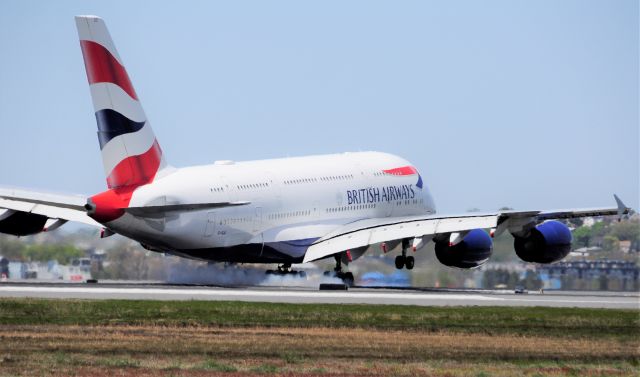 Airbus A380-800 (G-XLEI) - RWY 04R Rubber