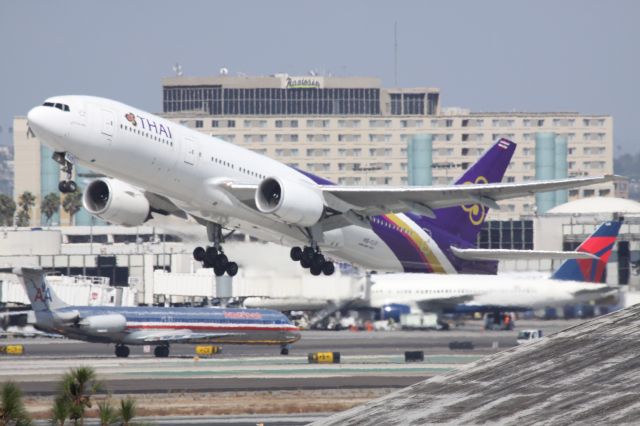 Boeing 777-200 (HS-TJT)