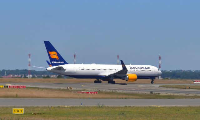 BOEING 767-300 (TF-ISN) - Icelandair Boeing 767-319(ER)(WL) TF-ISN in Paris Roissy