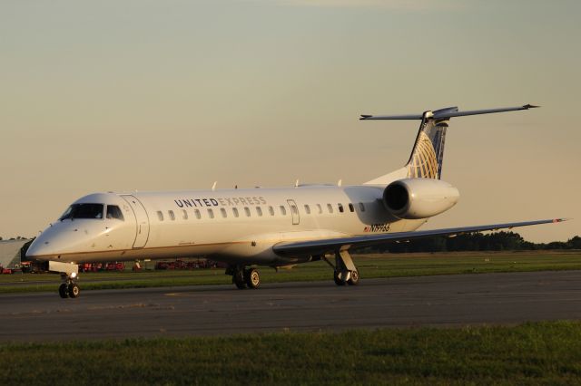 Embraer ERJ-145 (N19966) - Taxiing to Rwy 25 for a departure to IAD/KIAD.