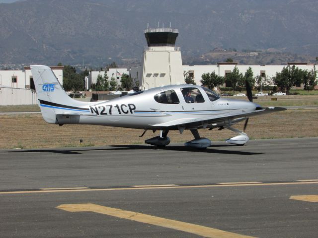 Cirrus SR-22 (N271CP) - Taxiing at Brackett Field