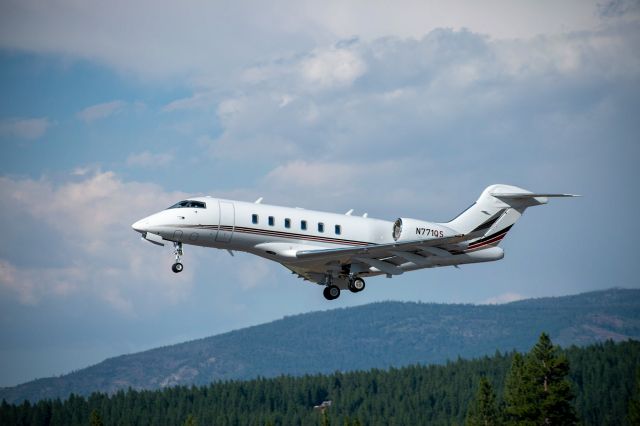 Canadair Challenger 350 (N771QS) - EJA771