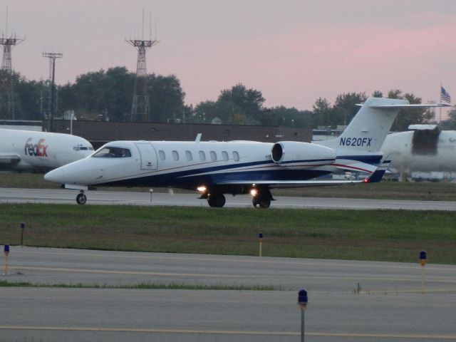 Learjet 40 (N620FX)