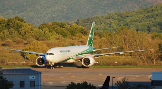 Boeing 777-200 (YI-AQZ) - Parked on the tarmac for UNGA 2022. IAW2   Fri 9/23 