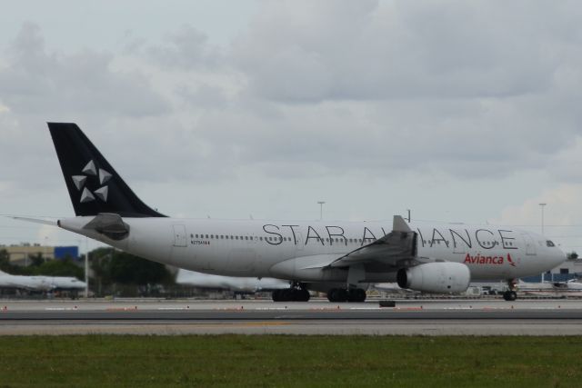 Airbus A330-200 (N279AV)