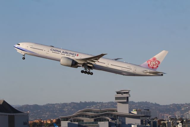 BOEING 777-300ER (B-18055)