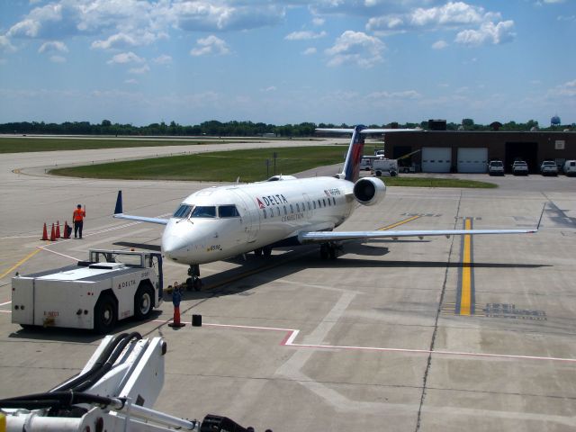 Canadair Regional Jet CRJ-200 (N8598B)