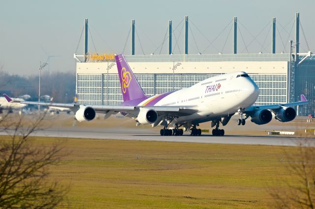 Boeing 747-400 (HS-TGY)