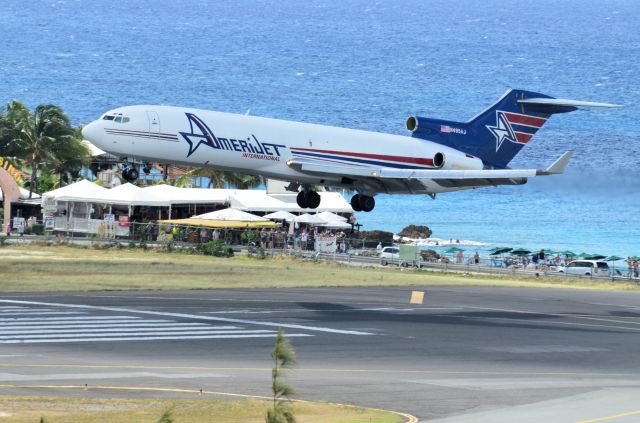 Boeing 720 (N495AJ)