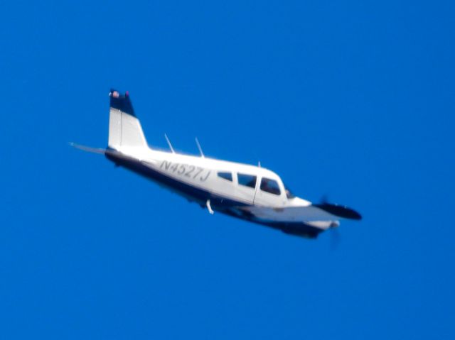 Piper Cherokee (N4527J)