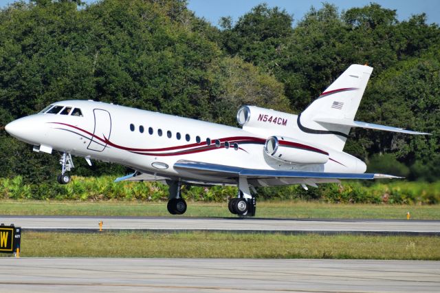 Dassault Falcon 900 (N544CM) - 1995 Dassault Aviation Mystère Falcon 900 departing from Runway 19R at the Tampa International Airport 