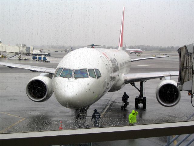 BOEING 767-300 —