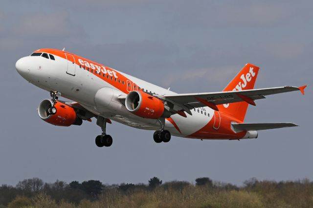 Airbus A319 (OE-LQS) - EZY1801 departing to Prague.  This aircraft was previously G-EZFJ.