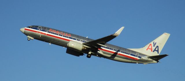 Boeing 737-800 (N948AN) - Old school 738 off to EWR from CLT, 4/1/17.