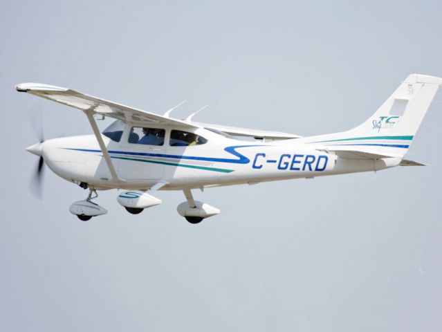 Cessna Skylane (C-GERD) - Take off runway 26.