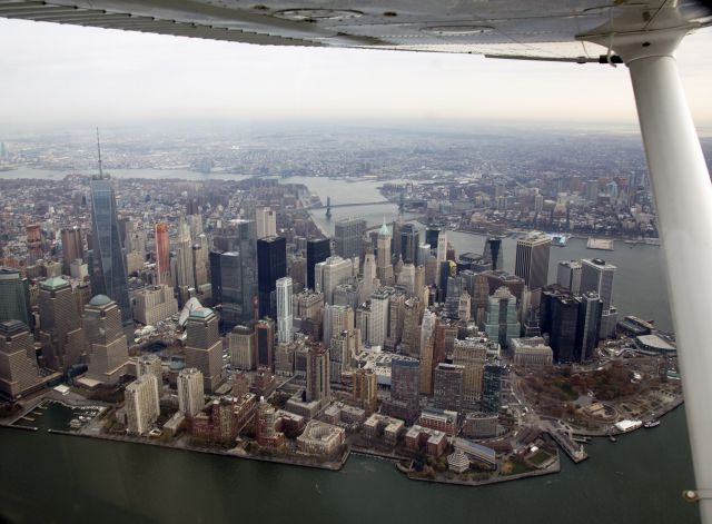 Cessna Skyhawk (N612DF) - Flight along the Hudson River | 1,500ft in class B airspace.