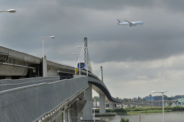 Boeing 787-8 (C-GHPU) - AC841 1.6 NM from Rwy 26R. North Arm Bridge in foreground.