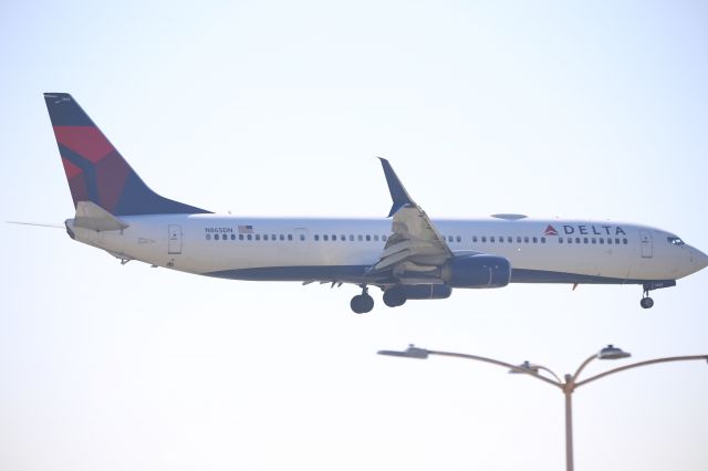 Boeing 737-900 (N865DN)