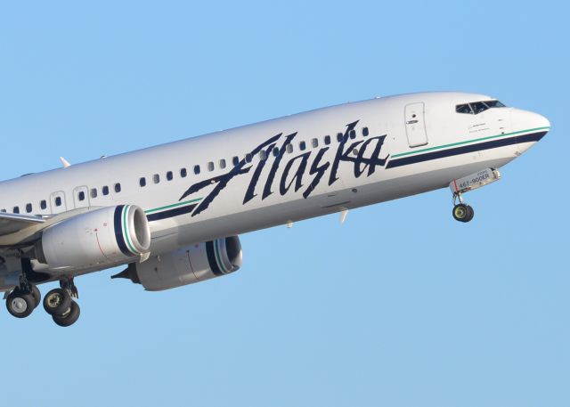 Boeing 737-900 (N467AS)
