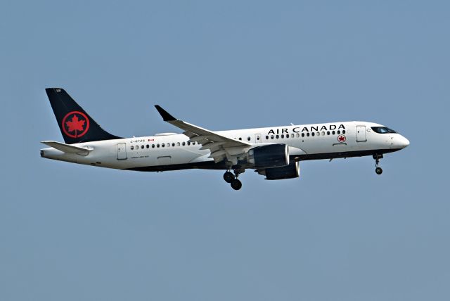 Airbus A220-300 (C-GTZS)