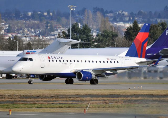 Embraer 170/175 (N605CZ)