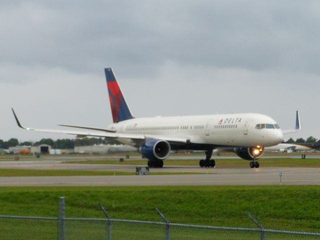 Boeing 757-200 (N6714Q)