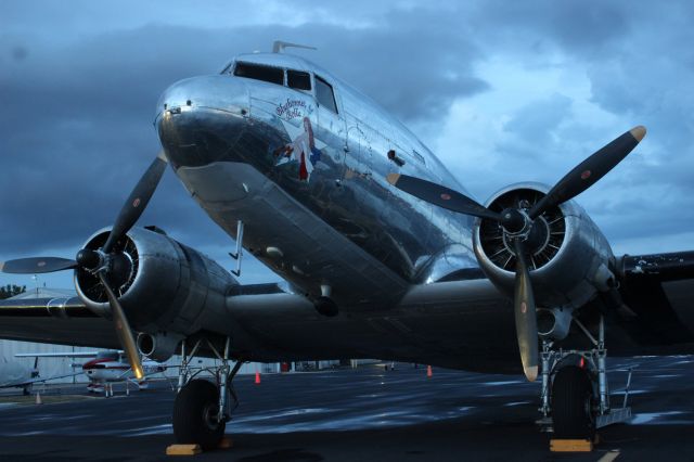 Douglas DC-3 (N47HL)