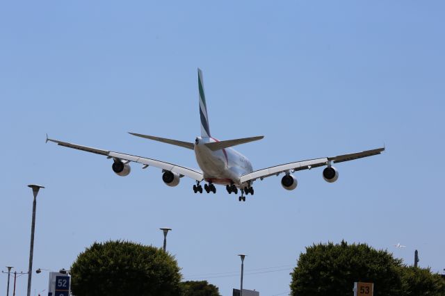 Airbus A380-800 (A6-EOG)