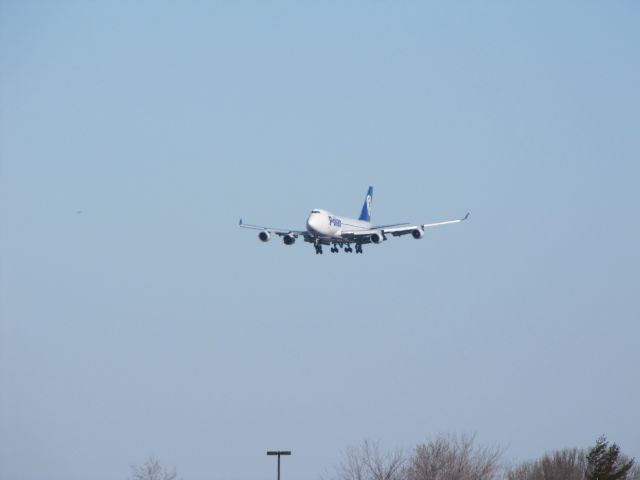 Boeing 747-400 (N416MC)