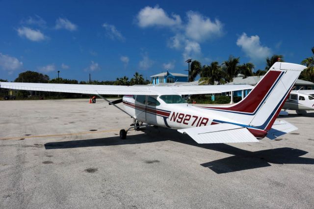 Cessna Skylane RG (N9271R) - Island hopping