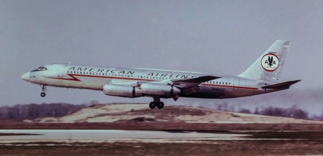 N5618 — - 1964  The AAL "Astrojet" was a luxury alternative to compete with the B707.